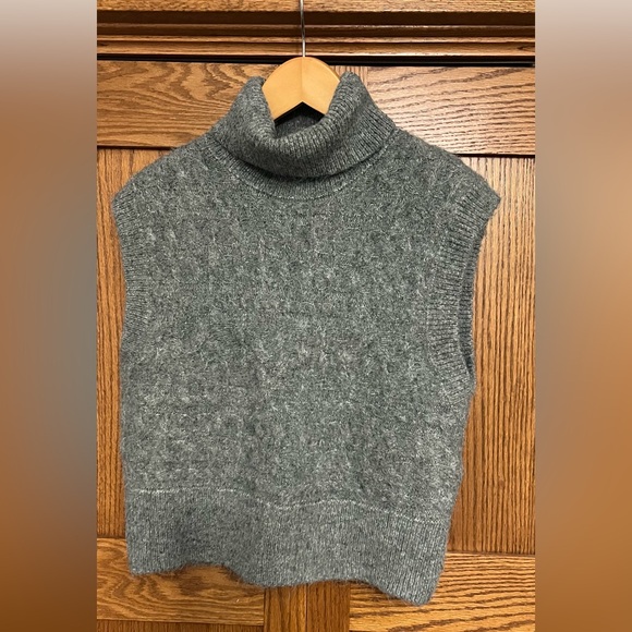 Old Navy Sweaters - Old Navy Charcoal Knit Turtleneck